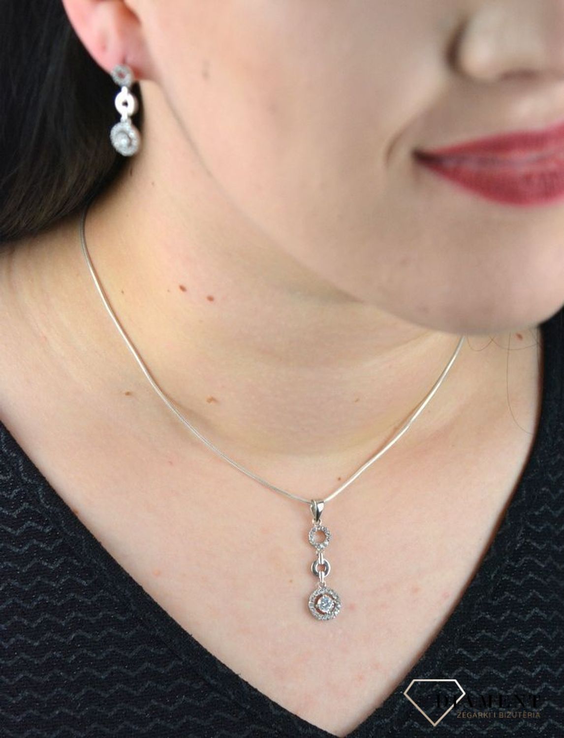 Srebrna zawieszka Apart z trzema kółkami ZAWIESZKA APART 01.jpg